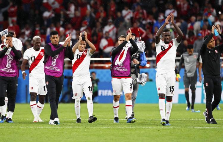 FRANCIA se clasifica para octavos y deja fuera a PERU