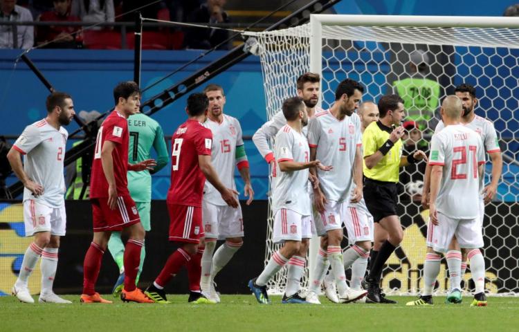 ESPAÑA puede con una defensiva IRÁN y se acerca a los octavos de final