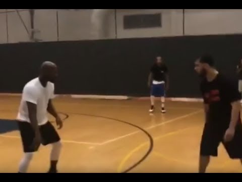 ANUEL AA jugando basket con FLOYD MAYWEATHER