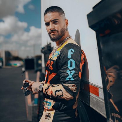 MALUMA se cortó el cabello en donación a un hospital