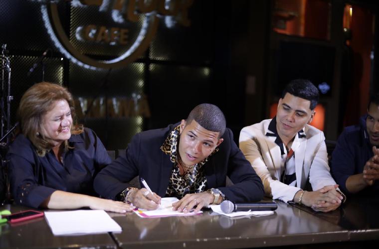 BOZA firma contrato con SONY MUSIC