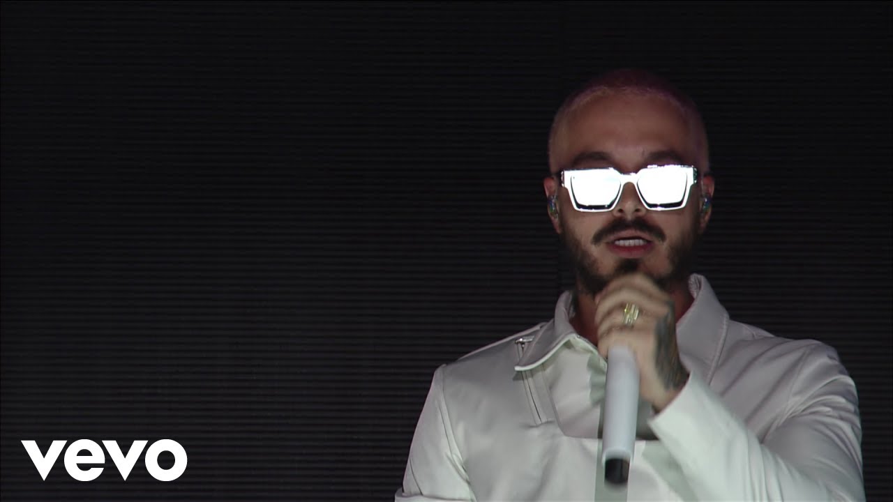 J. Balvin, Jhay Cortez – Blanco, Morado, Loco Contigo & No Me Conoce (En Vivo)