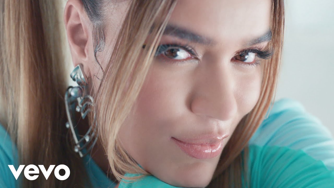 KAROL G – Ay, Dios mío