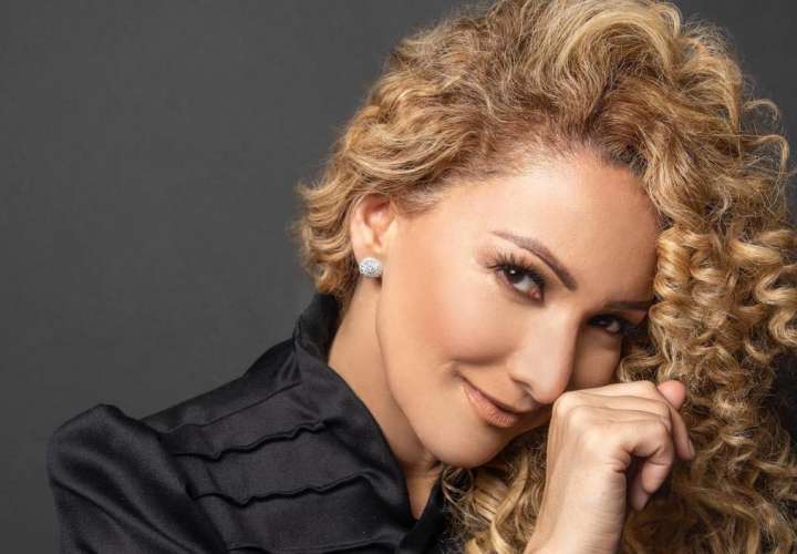 ERIKA ENDER, la compositora de «DESPACITO» le dice adiós a la soltería y presenta a su amor platónico